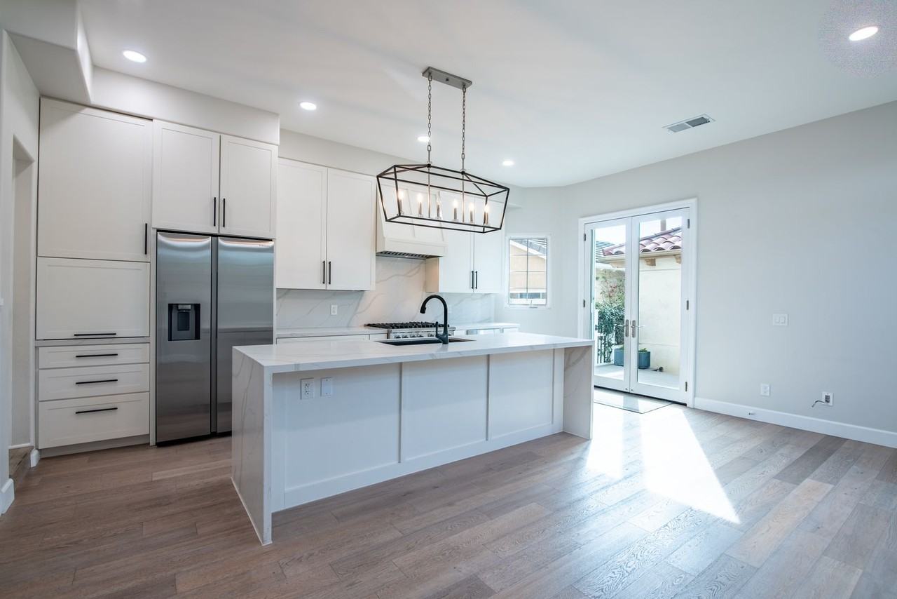 105 S Ditmar St - Photo 2 of 27