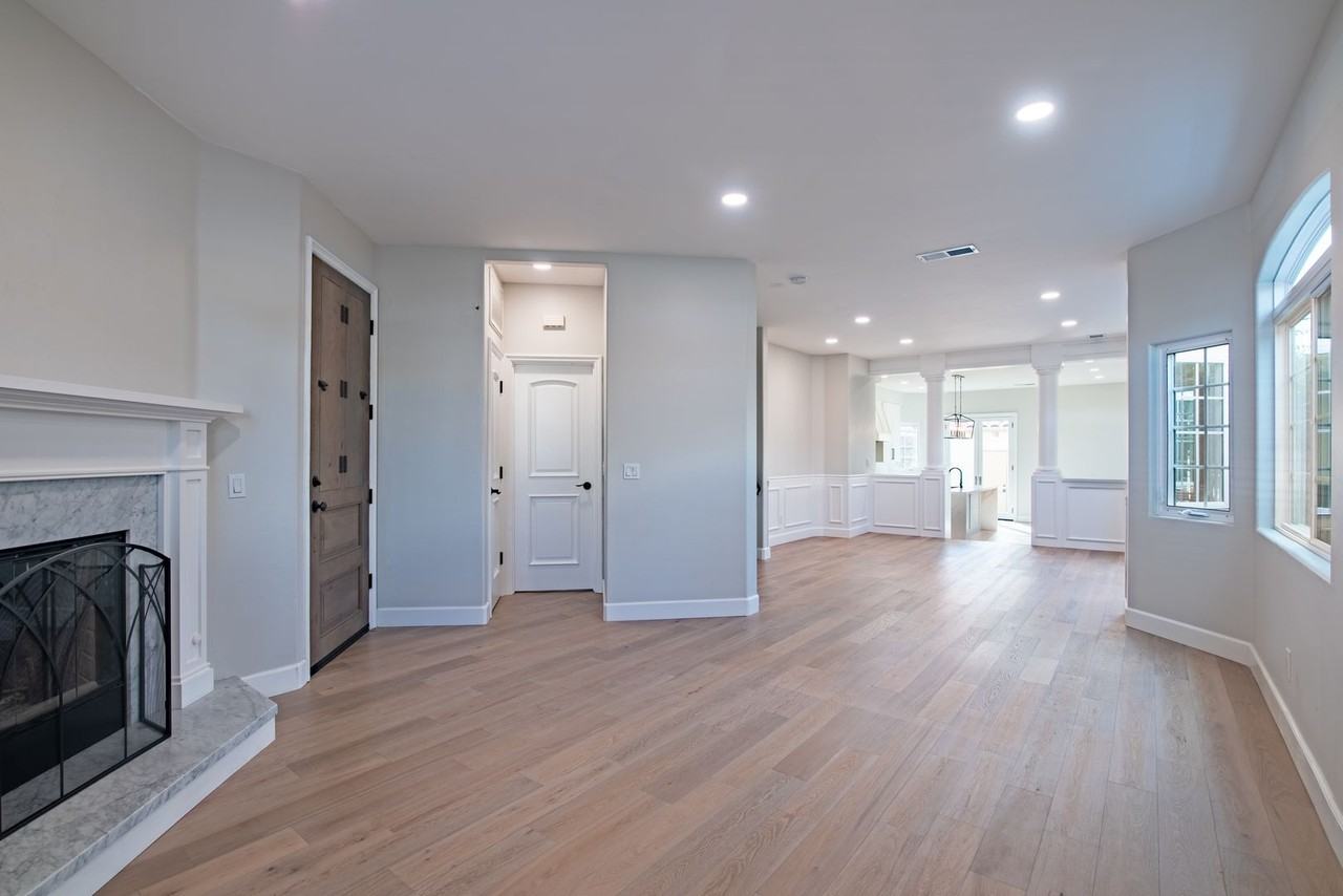 105 S Ditmar St - Photo 5 of 27