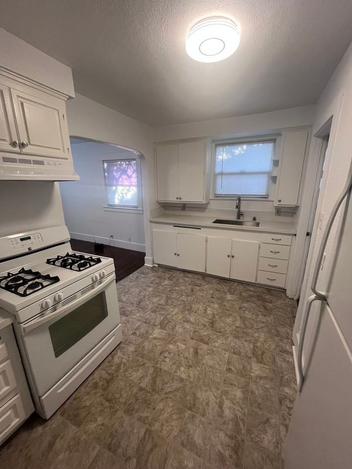 1933 El Monte Ave - Photo 2 of 11