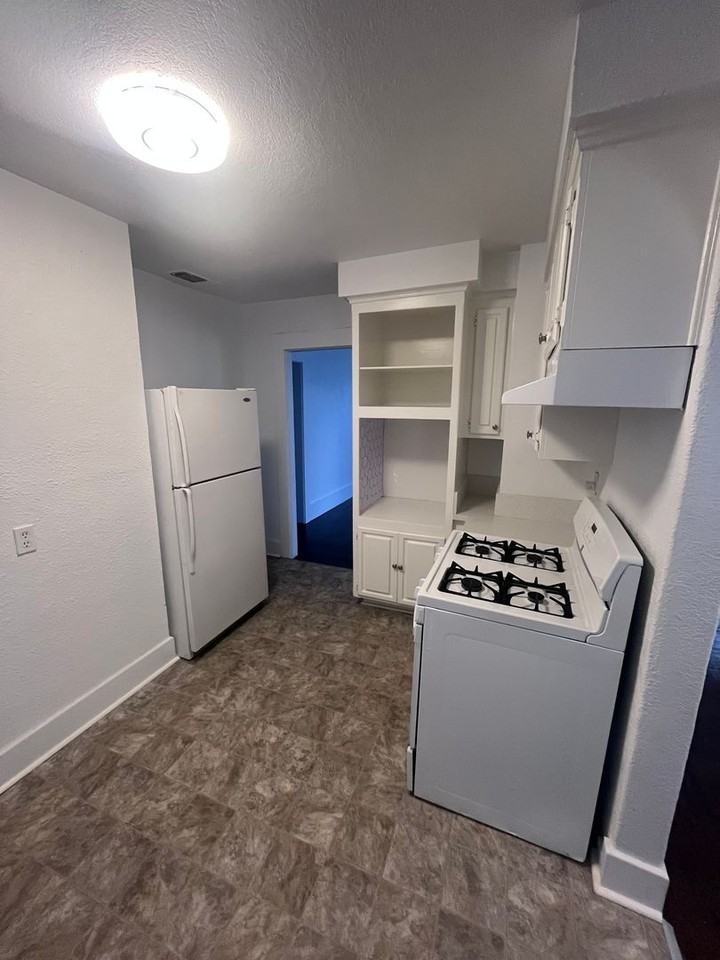 1933 El Monte Ave - Photo 3 of 11