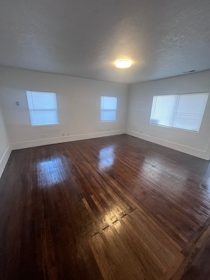 1933 El Monte Ave - Photo 5 of 11