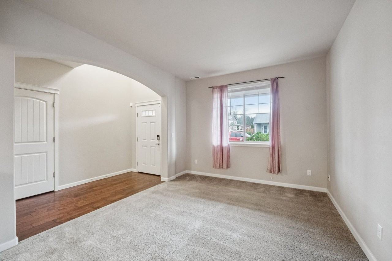 9818 198th St E - Photo 4 of 40