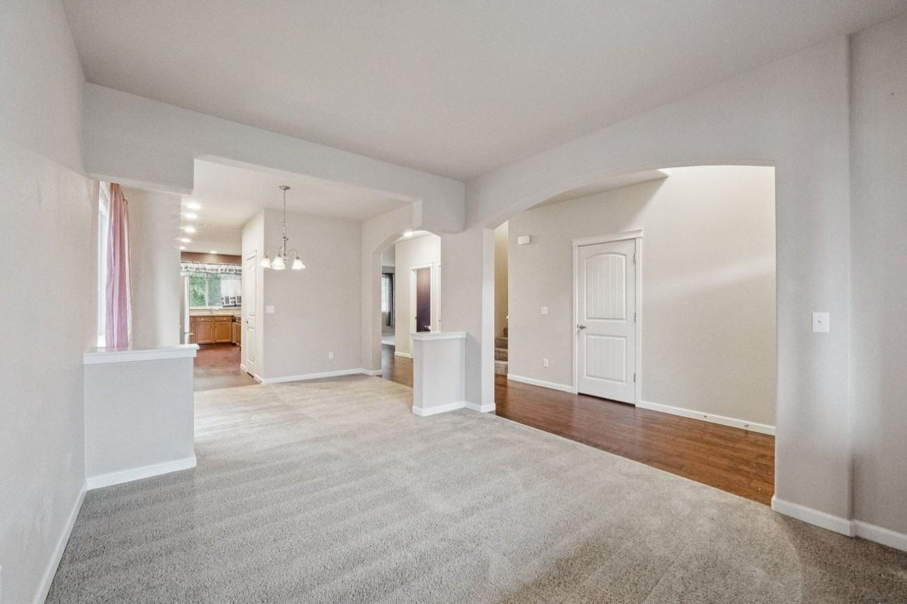 9818 198th St E - Photo 5 of 40