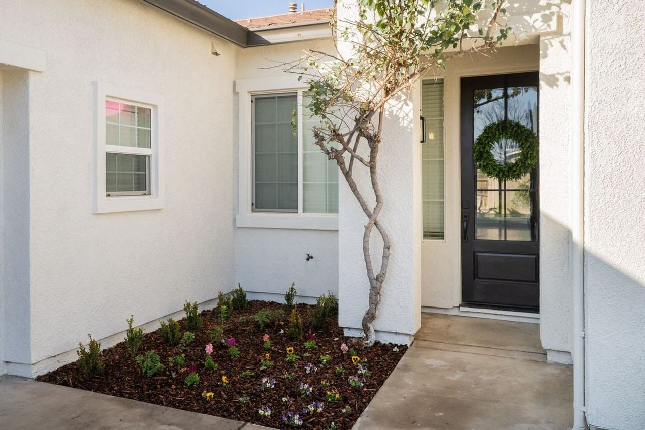 3350 W Stewart Ave - Photo 2 of 39