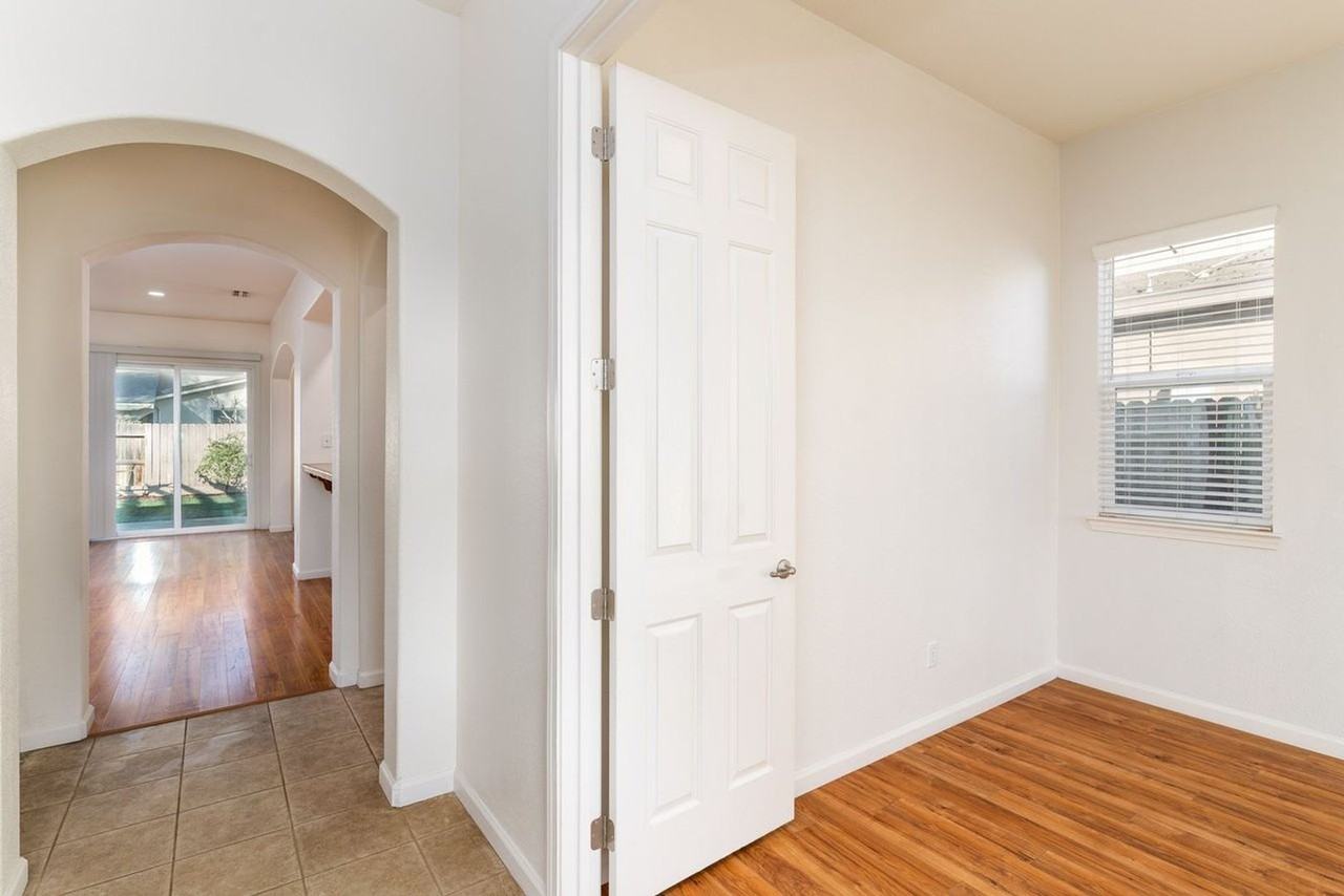 3350 W Stewart Ave - Photo 3 of 39