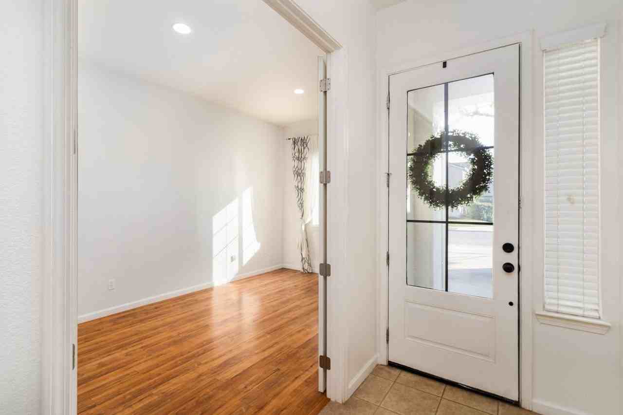 3350 W Stewart Ave - Photo 4 of 39