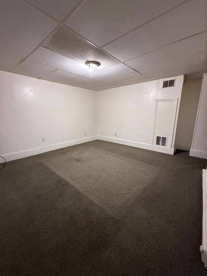 123 W Walnut St - Photo 2 of 10