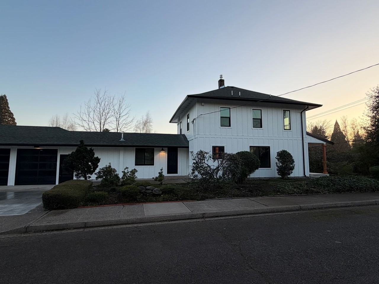 1045 Oakway Rd - Photo 4 of 43