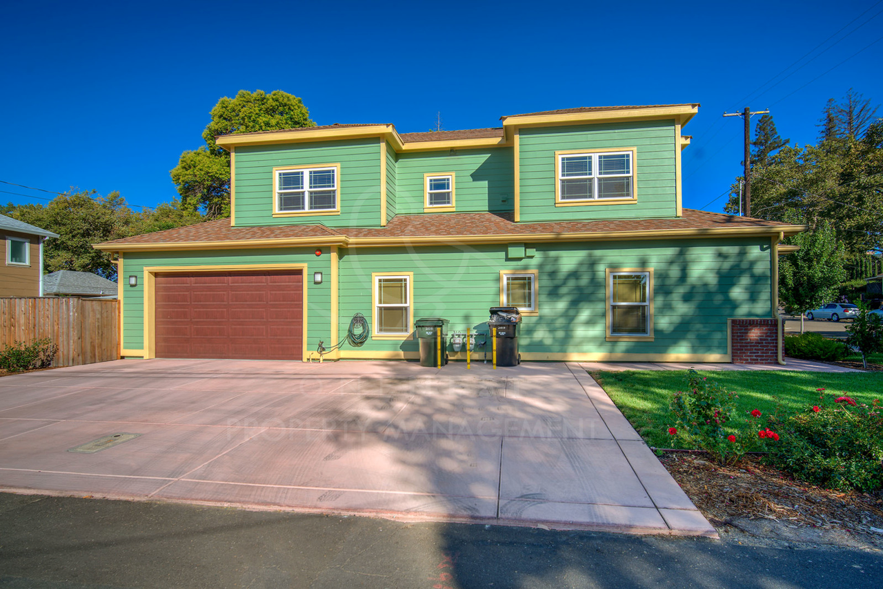 210 Taylor St - Photo 3 of 16