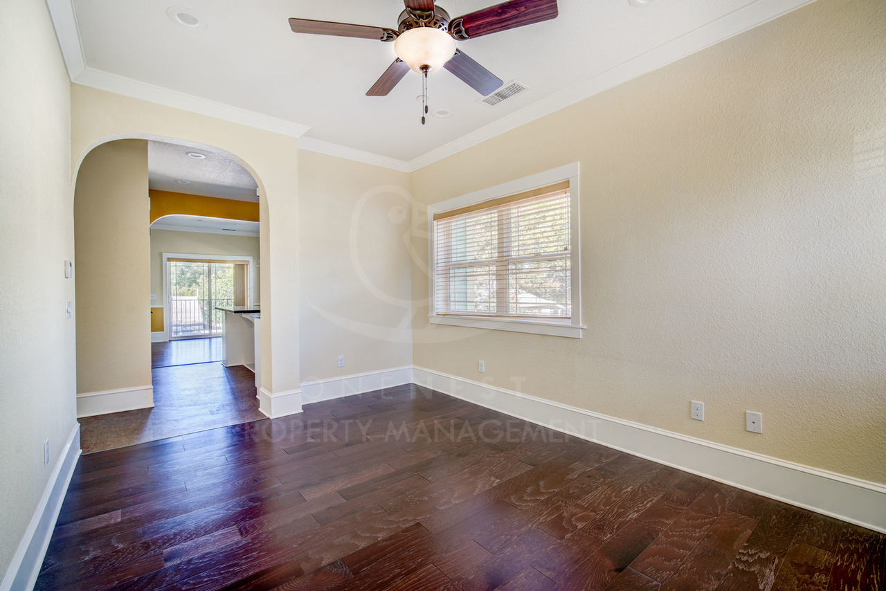 210 Taylor St - Photo 6 of 16