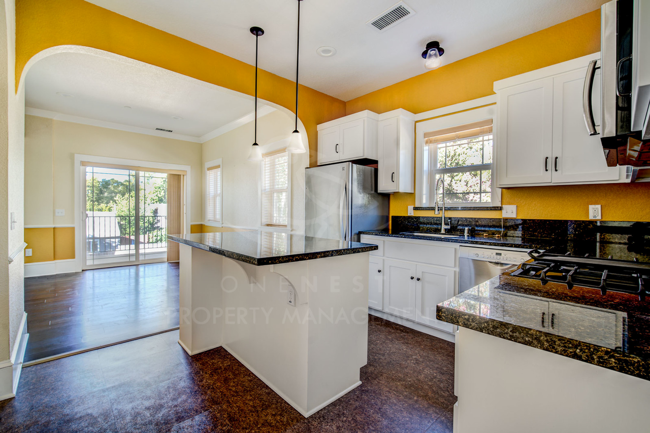 210 Taylor St - Photo 7 of 16