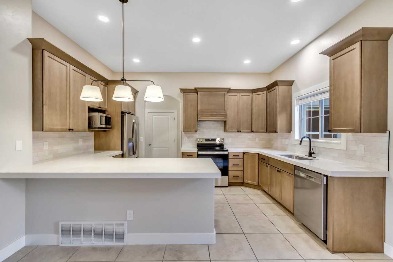 720 W Mystic Creek Way - Photo 3 of 37