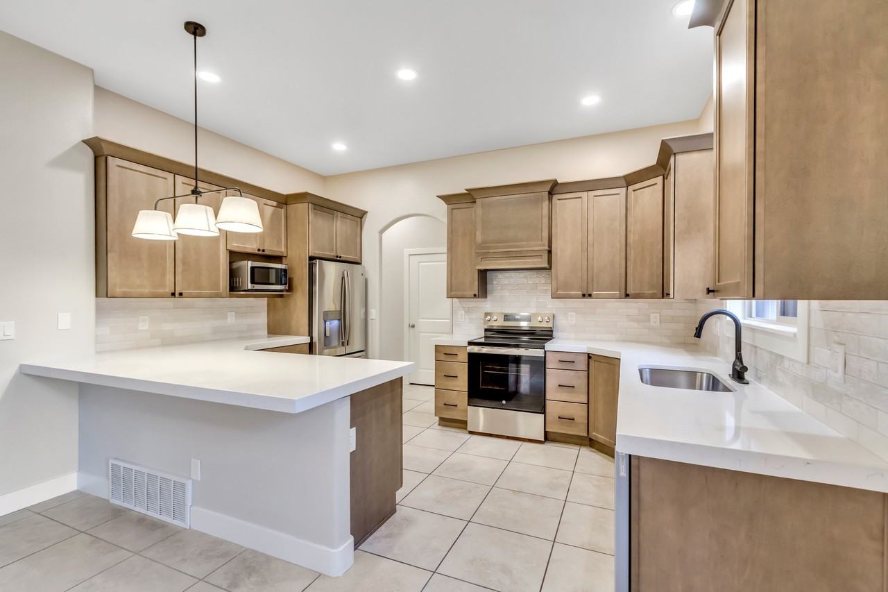 720 W Mystic Creek Way - Photo 4 of 37