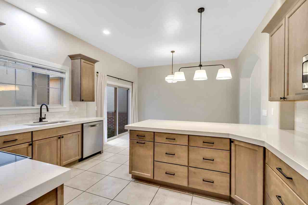 720 W Mystic Creek Way - Photo 5 of 37