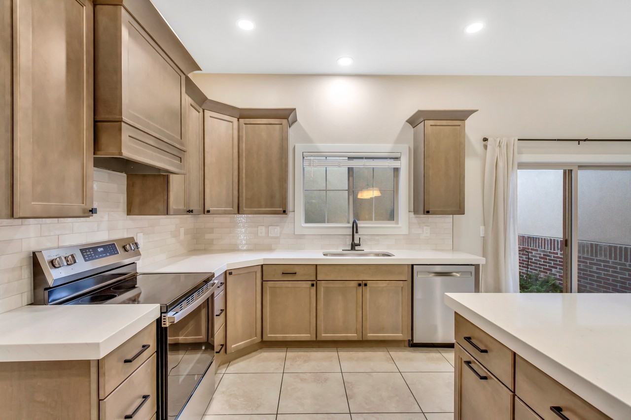 720 W Mystic Creek Way - Photo 6 of 37