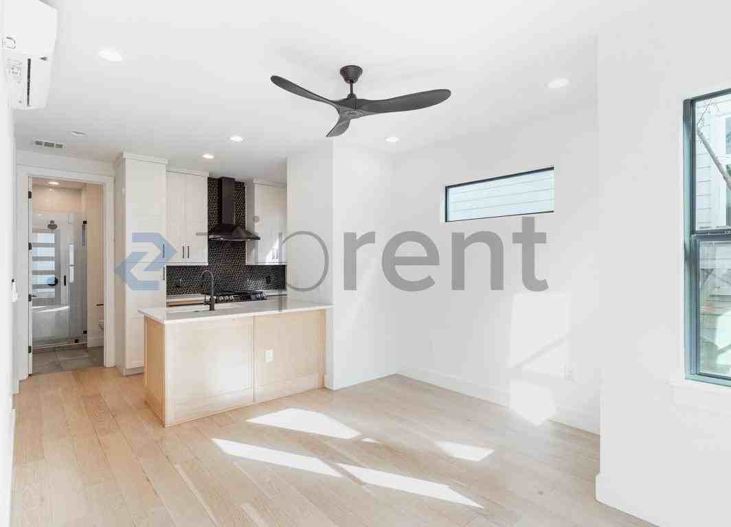 2916 E 13th St #2 - Photo 4 of 22