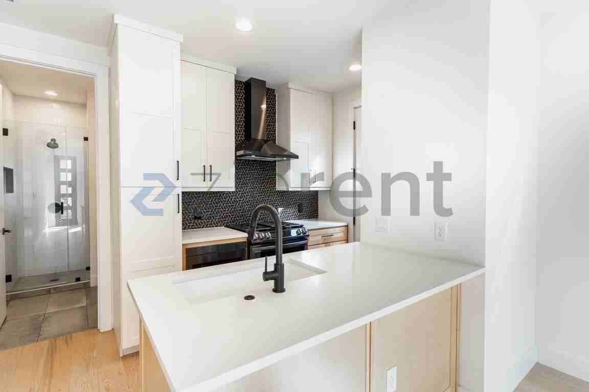 2916 E 13th St #2 - Photo 5 of 22