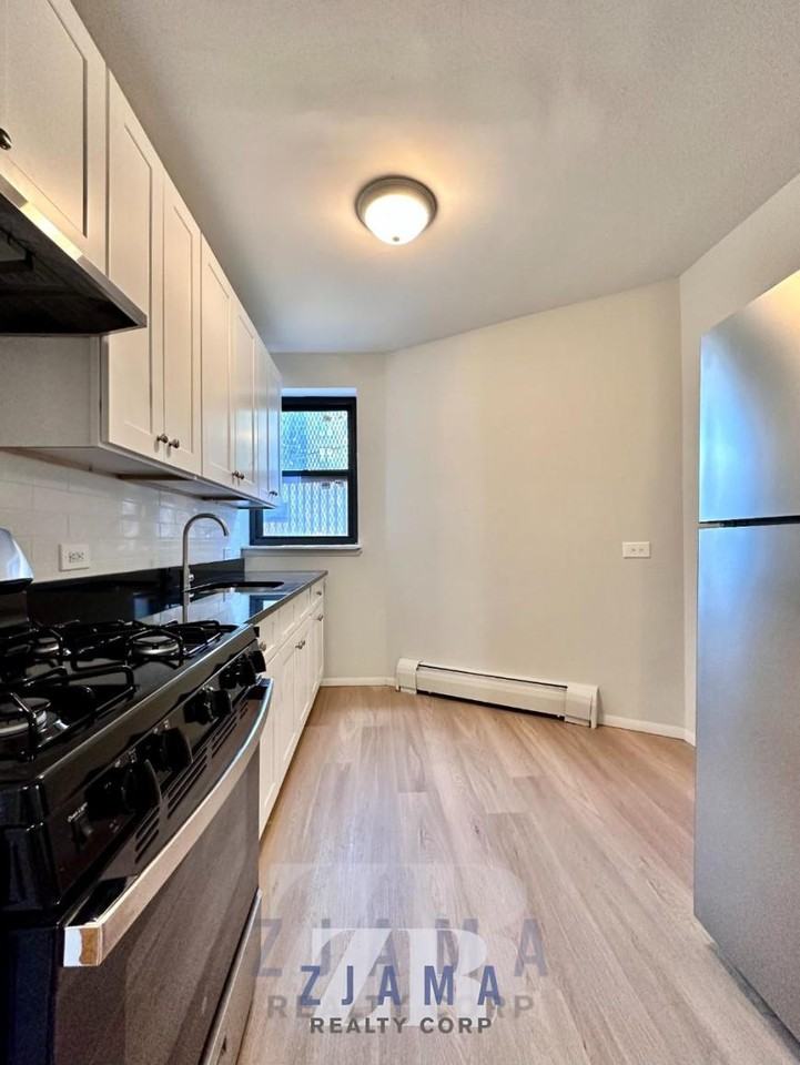 136 Saint Pauls Pl - Photo 4 of 4