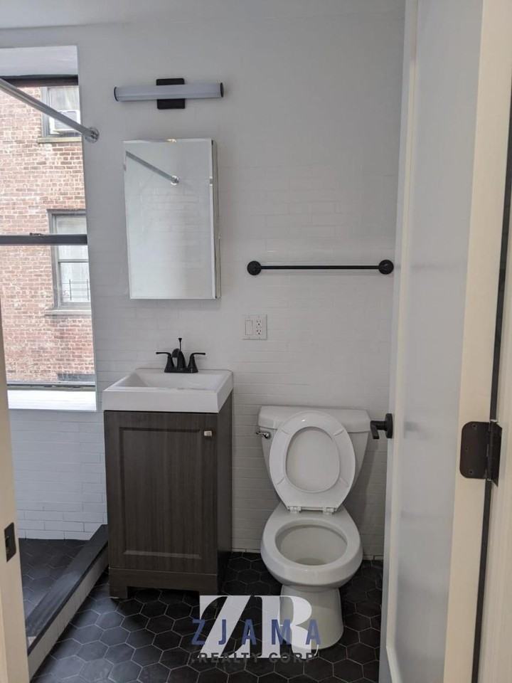 25 E 21st St - Photo 3 of 7