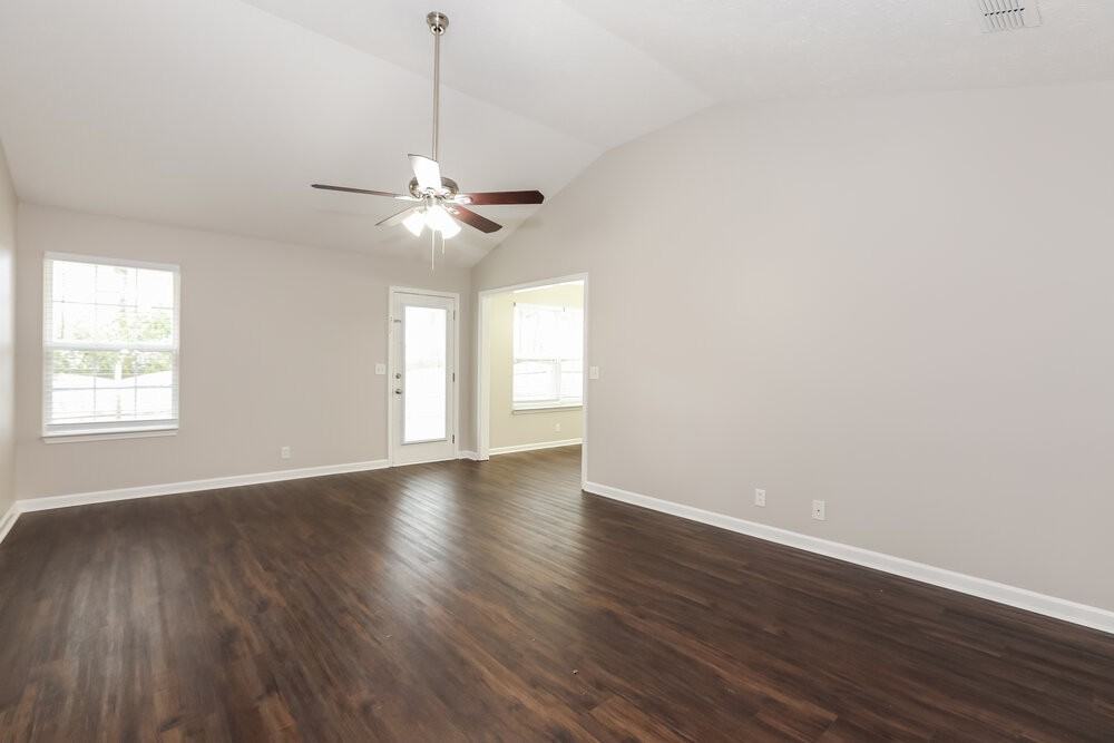 1434 Ballater Dr - Photo 4 of 17