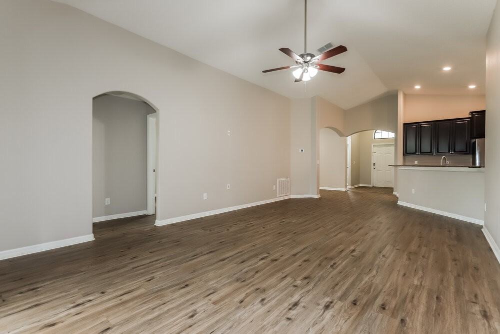 14225 Stockwell Ln - Photo 3 of 16