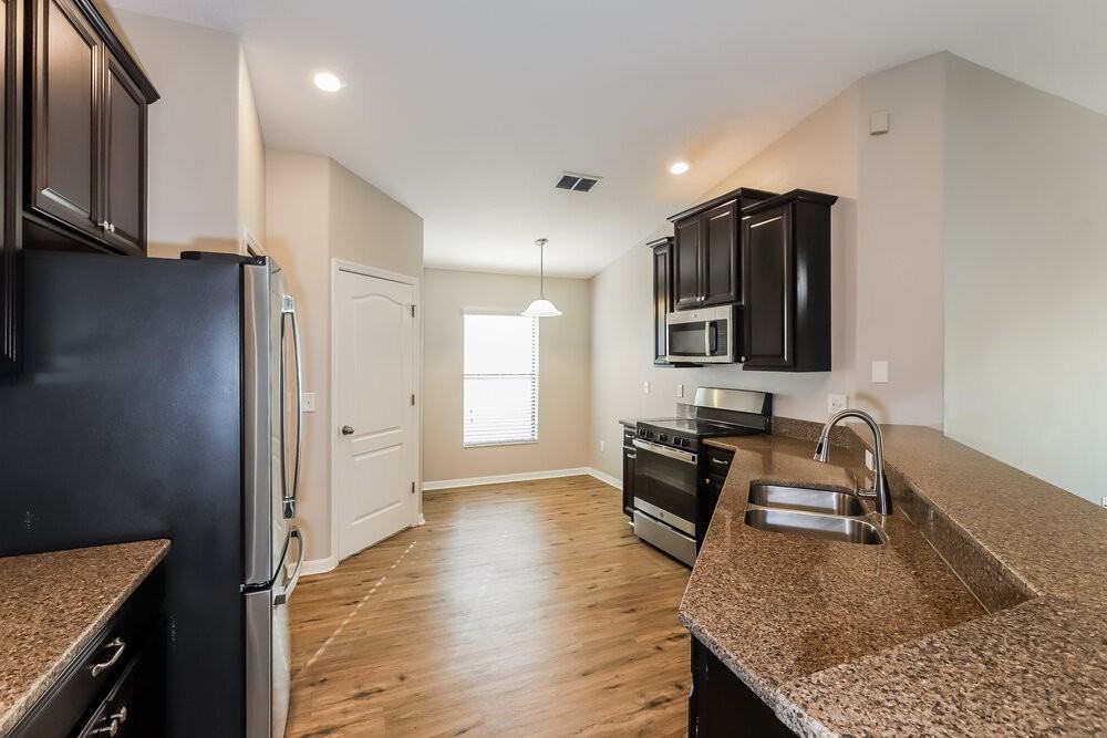 14225 Stockwell Ln - Photo 6 of 16