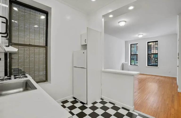 170 E 91st St - Photo 4 of 10