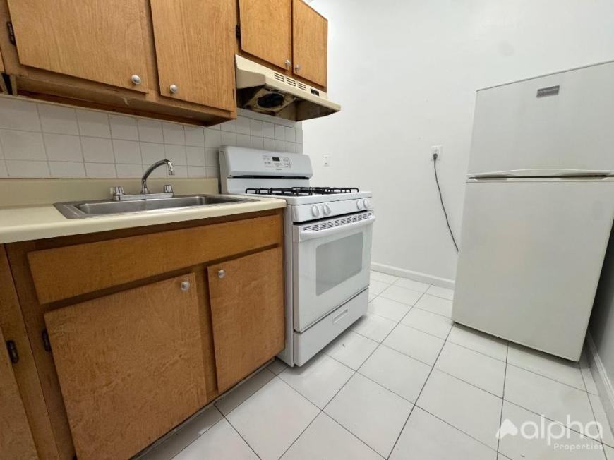 315 E 108th St - Photo 4 of 7