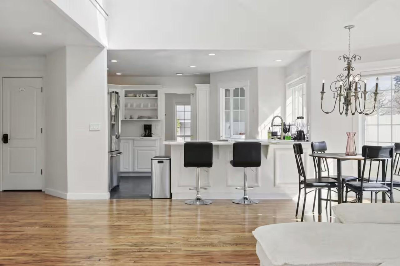 Ne 37th St - Photo 3 of 15