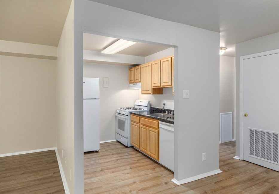 Sussex Square Apartments - Photo 5 of 29