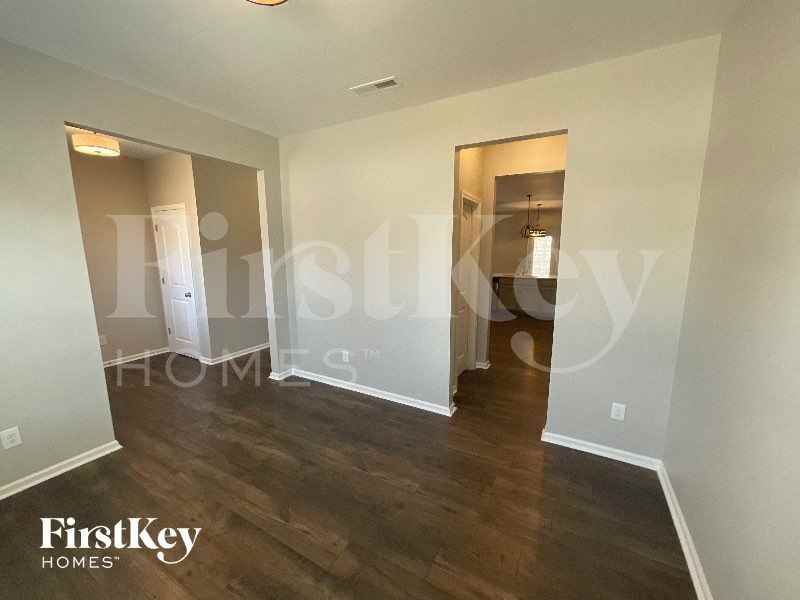 114 Fairfield Dr - Photo 2 of 11