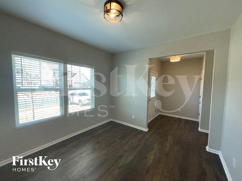 114 Fairfield Dr - Photo 3 of 11