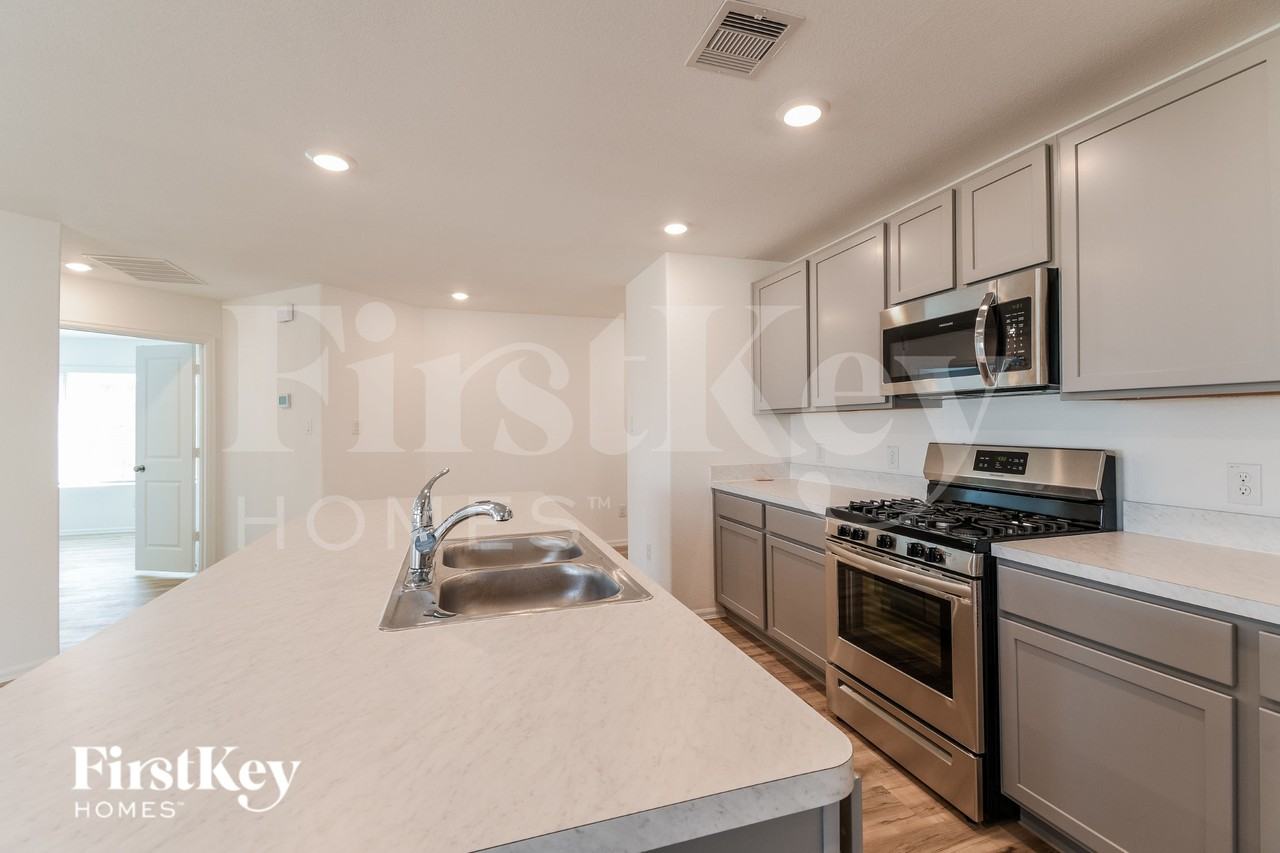 456 Maple Bend Ln - Photo 6 of 15