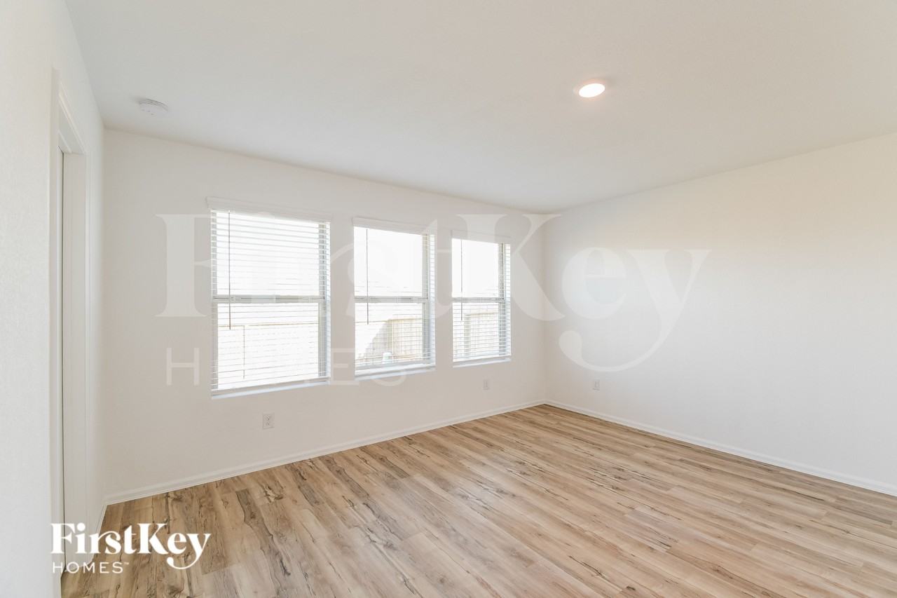 456 Maple Bend Ln - Photo 7 of 15