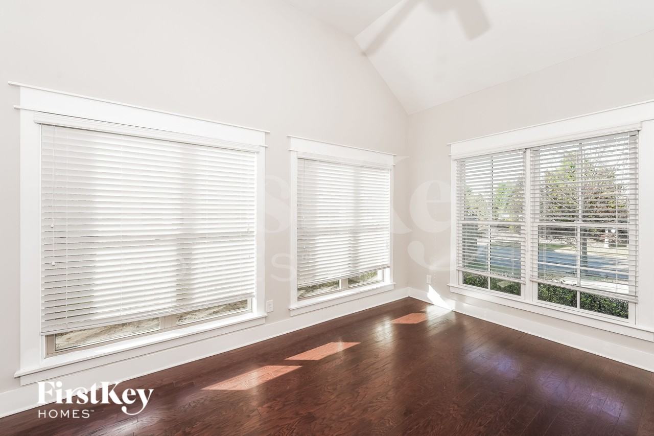 5071 Brookes Crossing Blvd - Photo 3 of 15