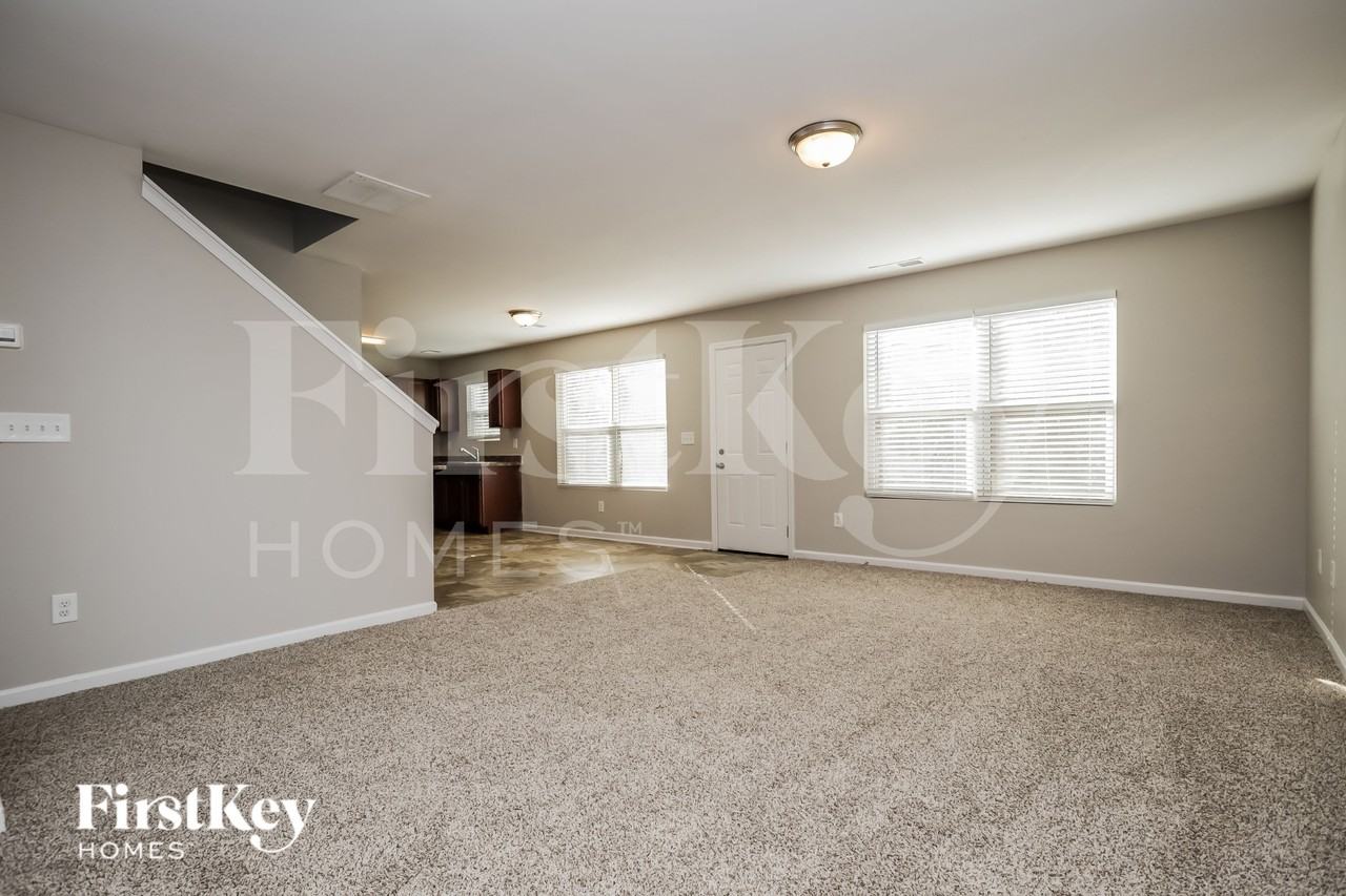 185 Betty Ann Ln - Photo 3 of 19