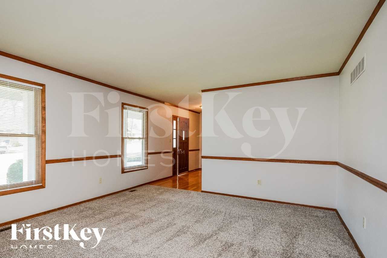 3217 Yale Blvd - Photo 2 of 18