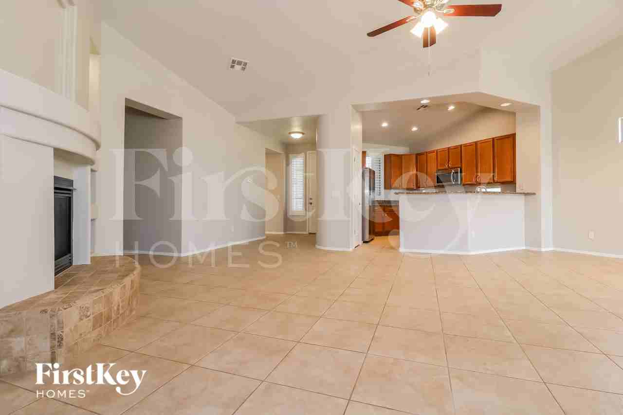 17680 W Buckhorn Dr - Photo 3 of 15