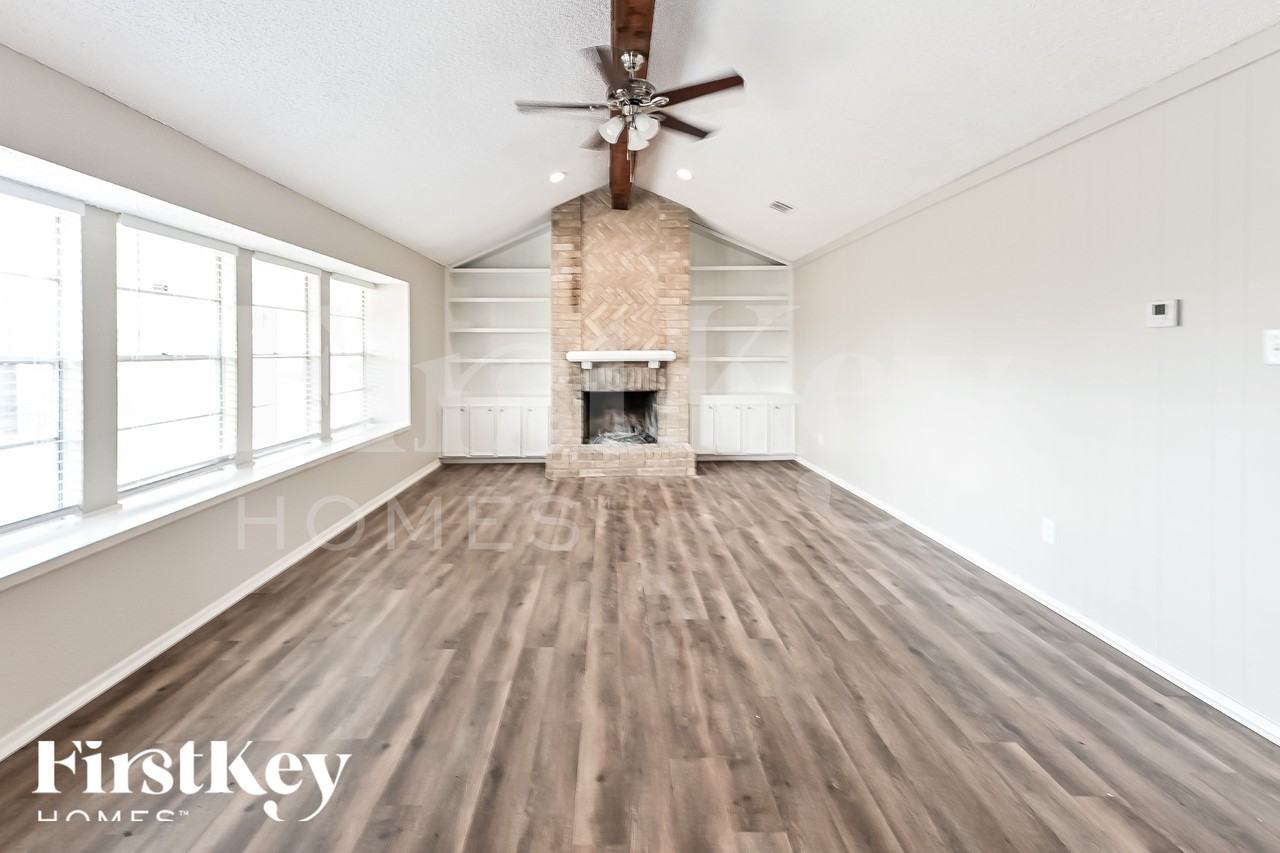 8222 Streamside Dr - Photo 2 of 18