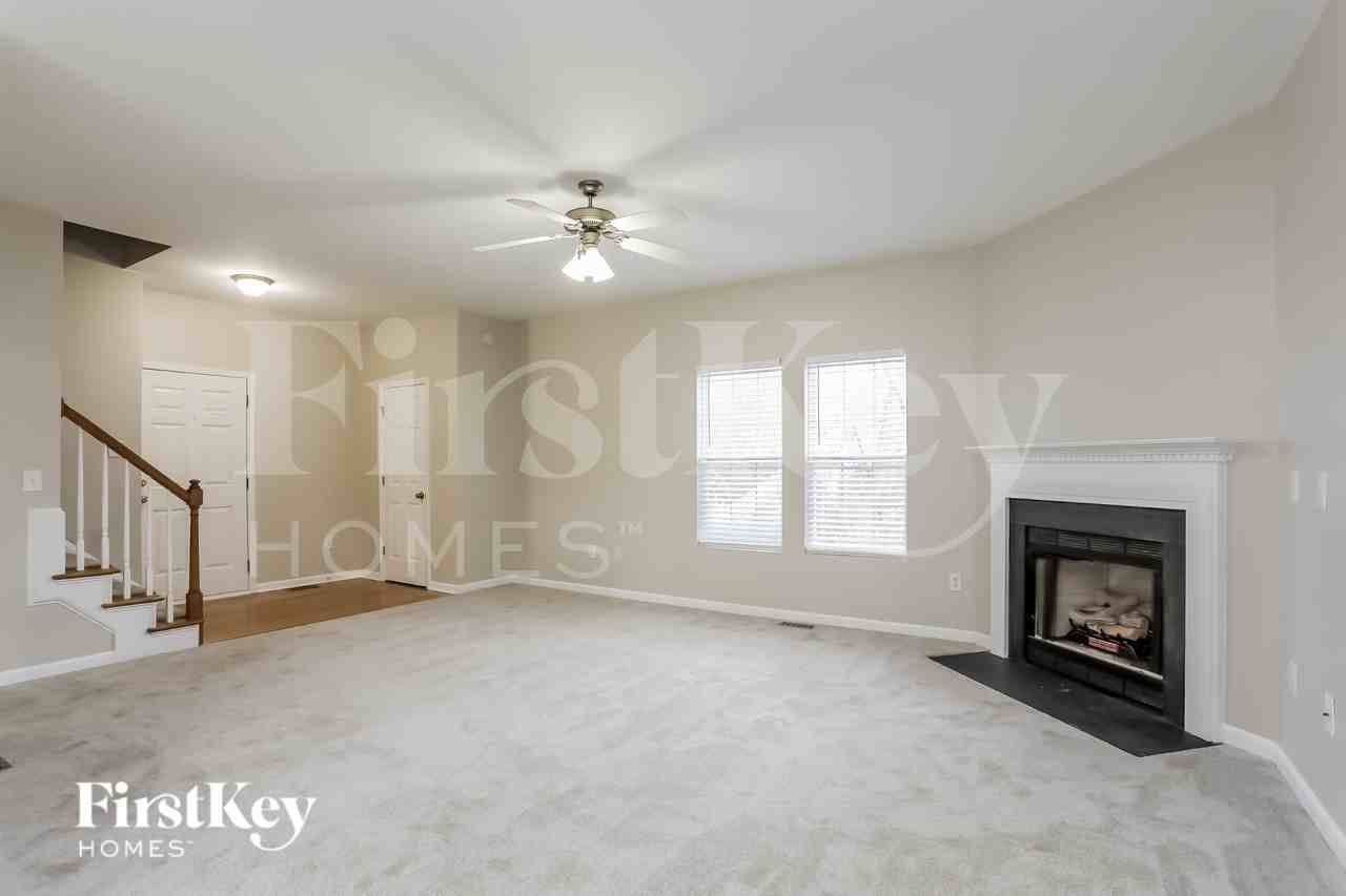 708 Marjam Ln - Photo 3 of 18