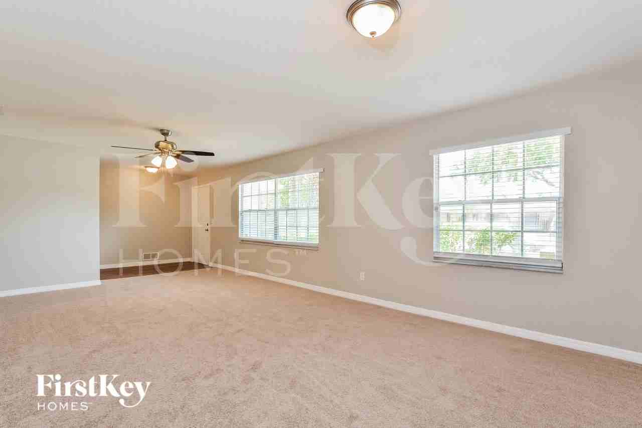 833 Pine Forest Trl W - Photo 2 of 18