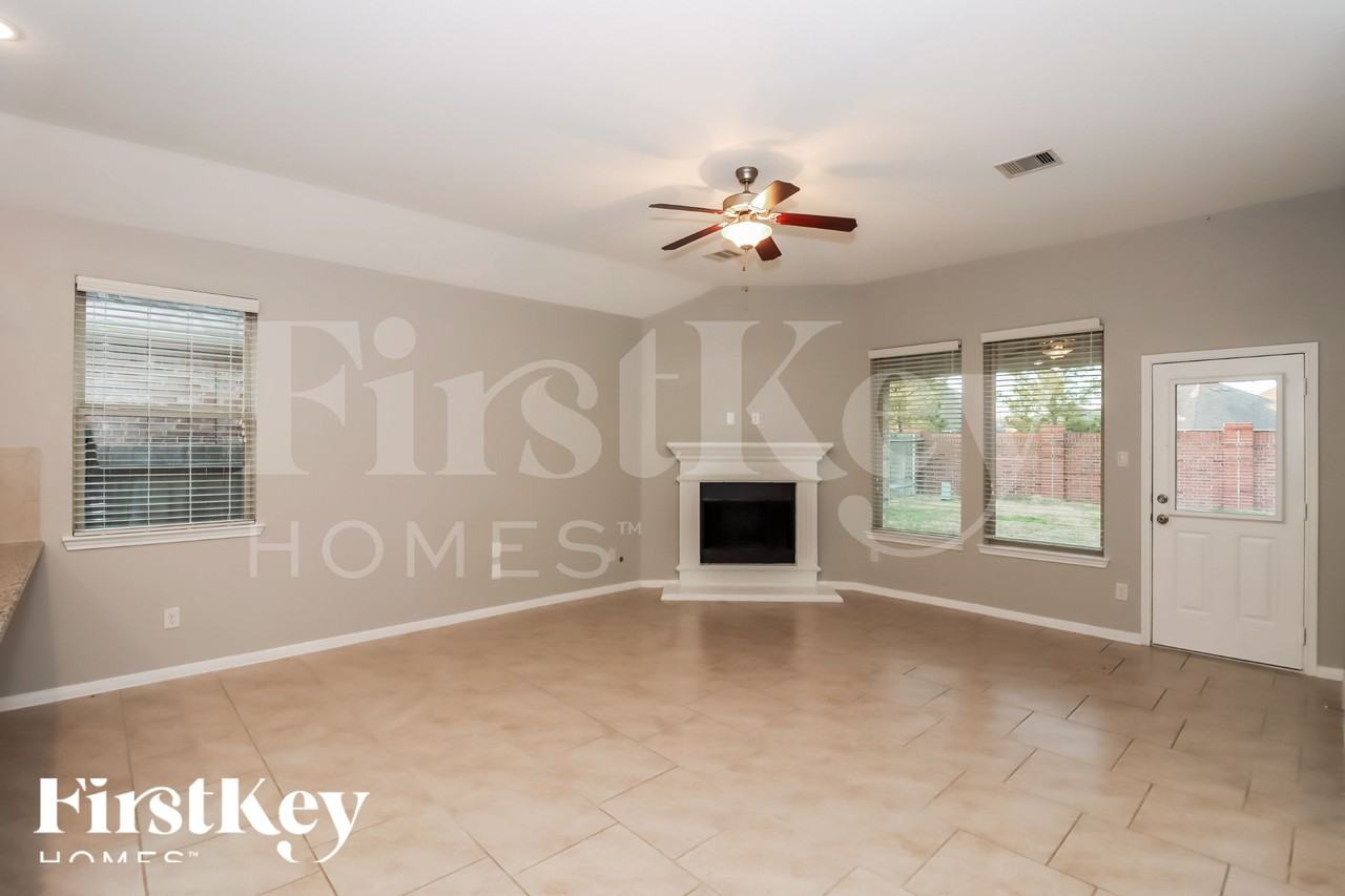 5518 Glenfield Spring Ln - Photo 3 of 18