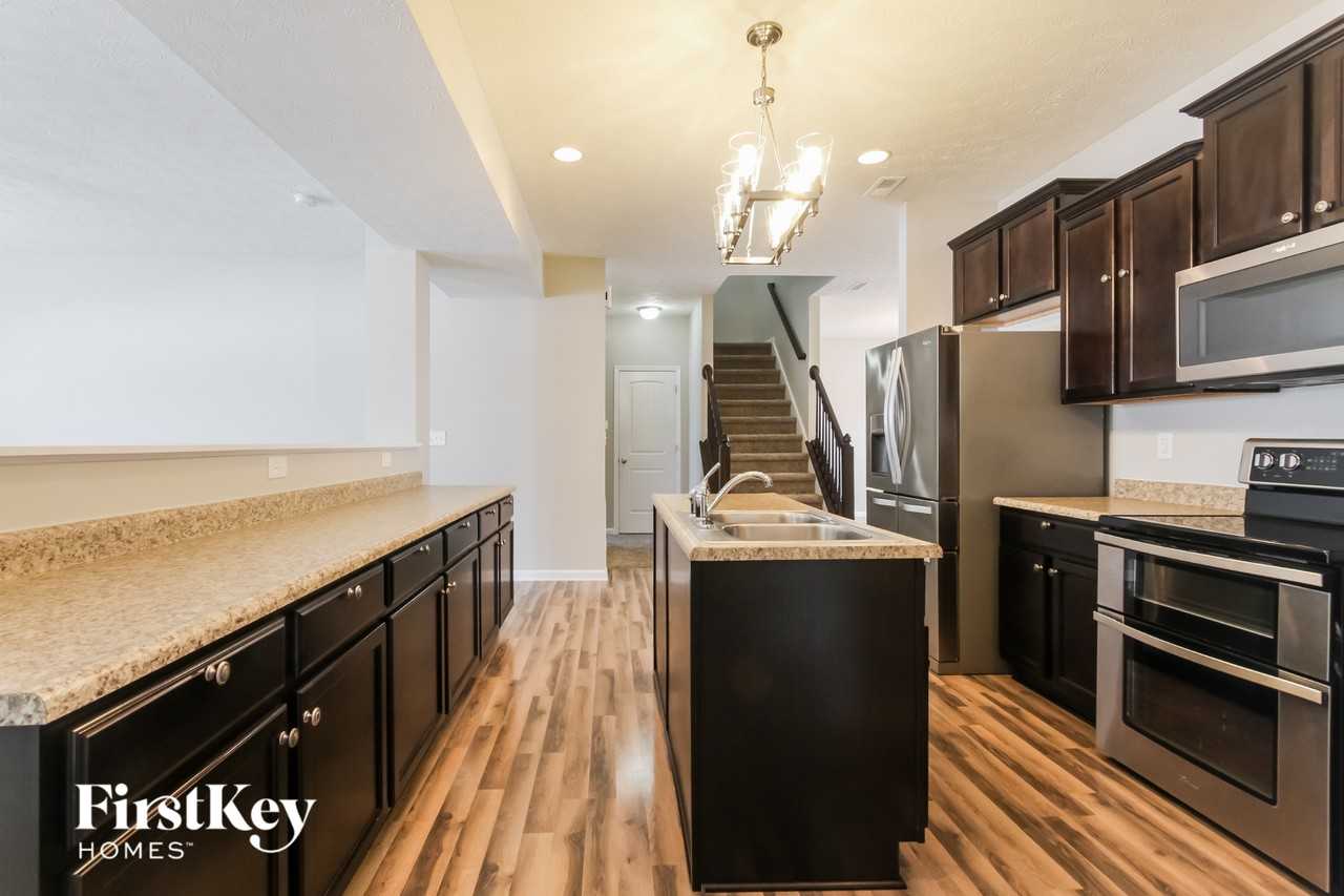 770 Carolina Way - Photo 5 of 15