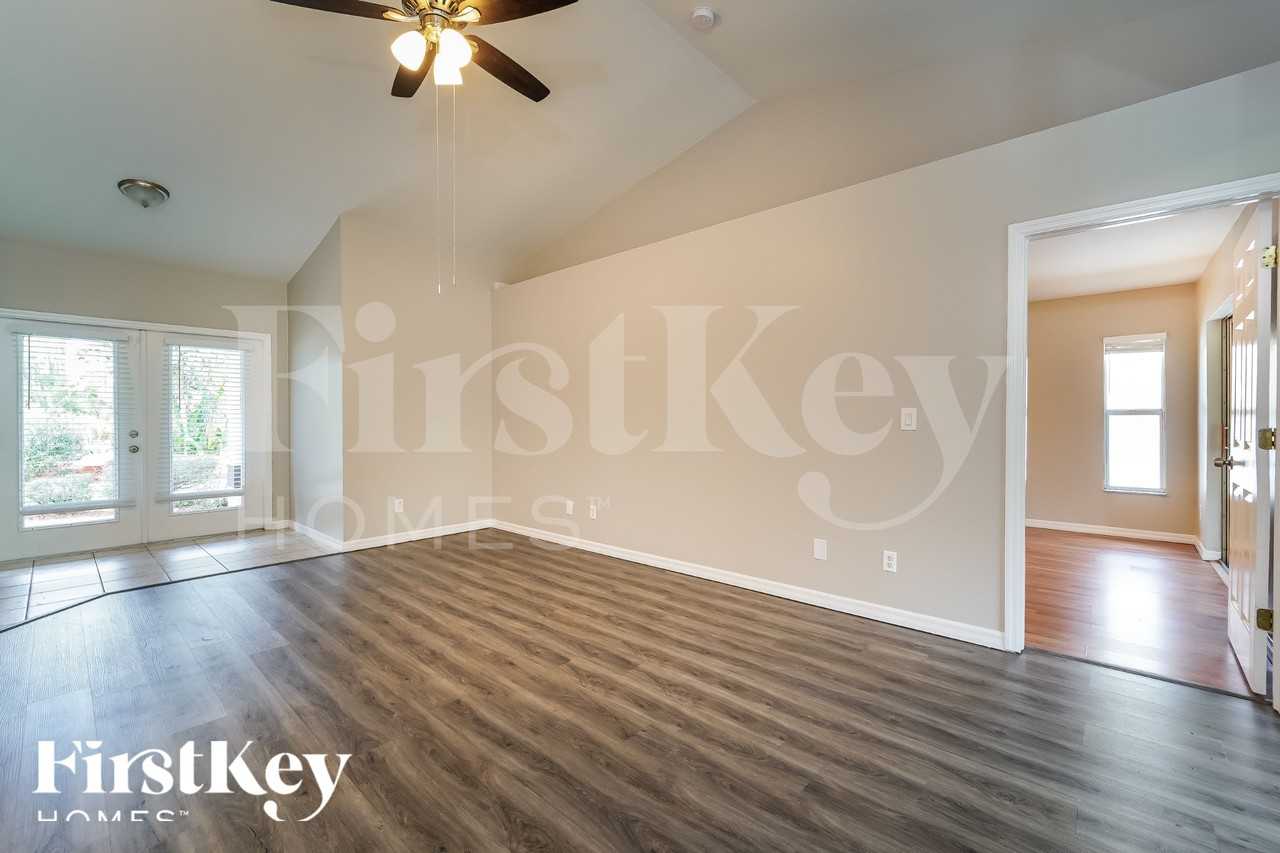 1570 Waldorf Dr - Photo 2 of 18