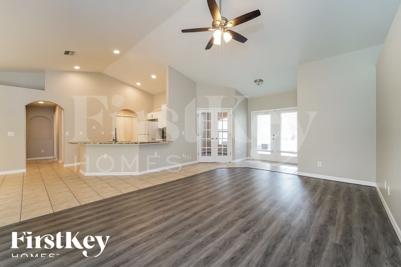 1570 Waldorf Dr - Photo 4 of 18