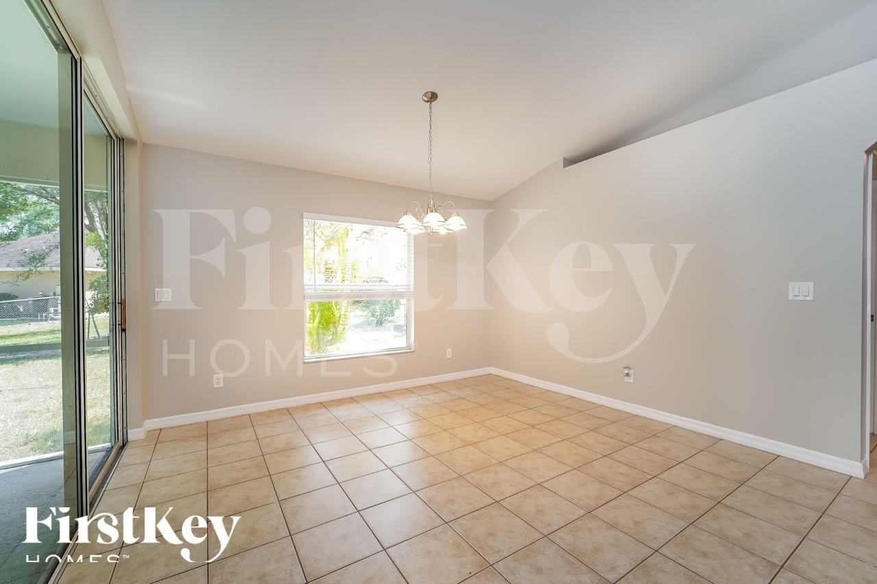 1570 Waldorf Dr - Photo 5 of 18