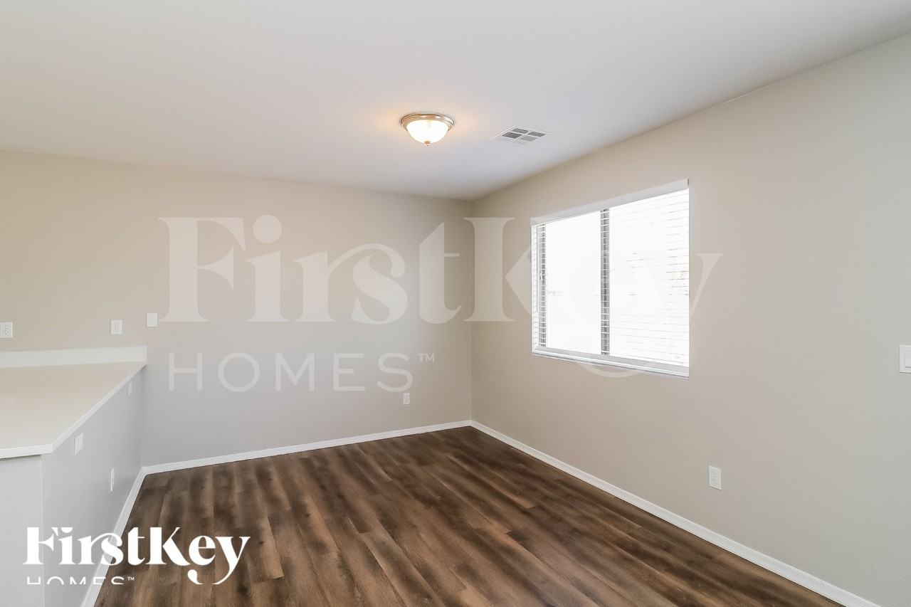 10612 W Sonora St - Photo 5 of 15