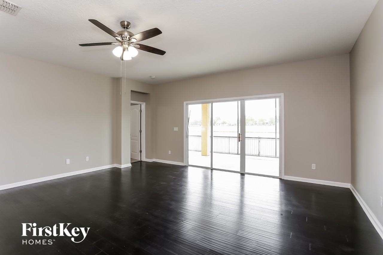 16367 Magnolia Grove Way - Photo 3 of 15