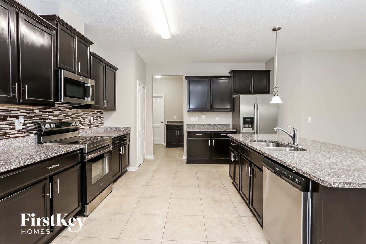 16367 Magnolia Grove Way - Photo 5 of 15