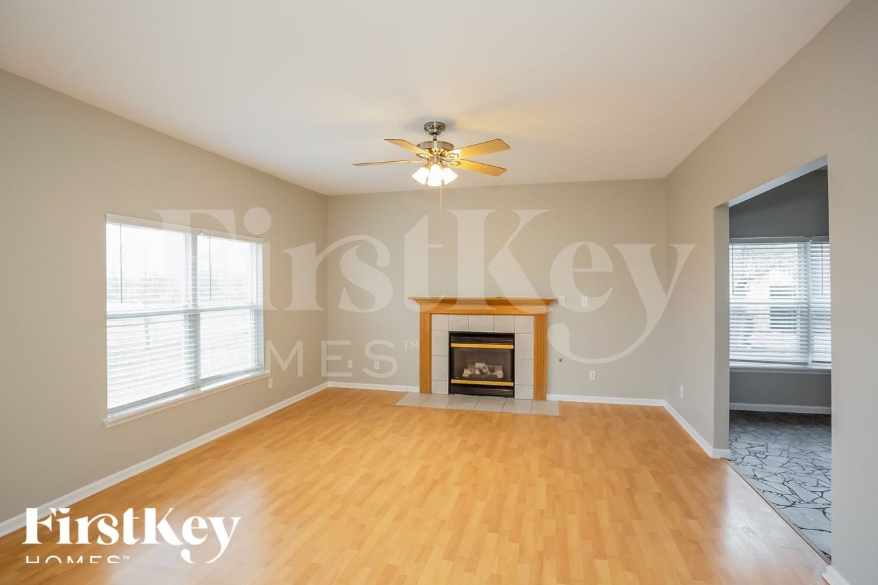 13947 Royalwood Dr - Photo 3 of 18